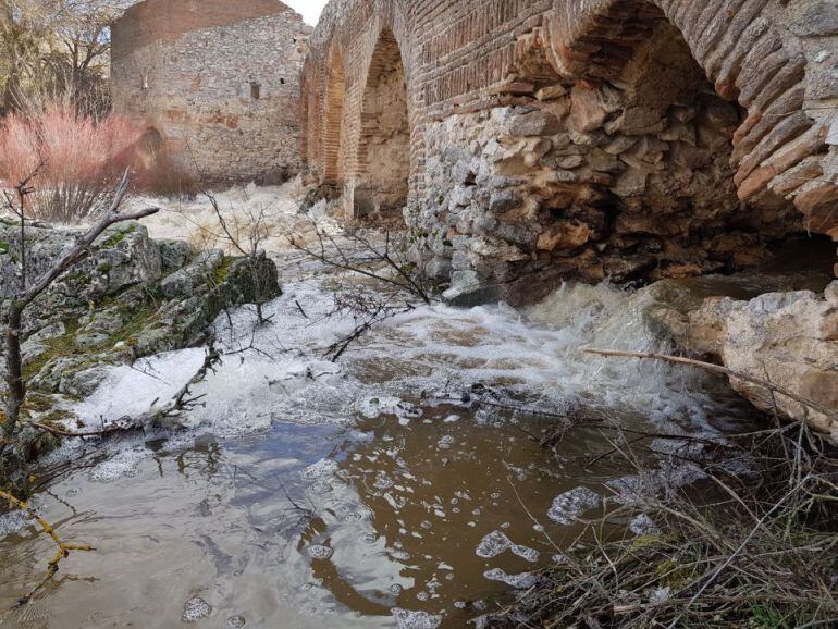 Río Voltoya a su paso por el puente El Naranjo