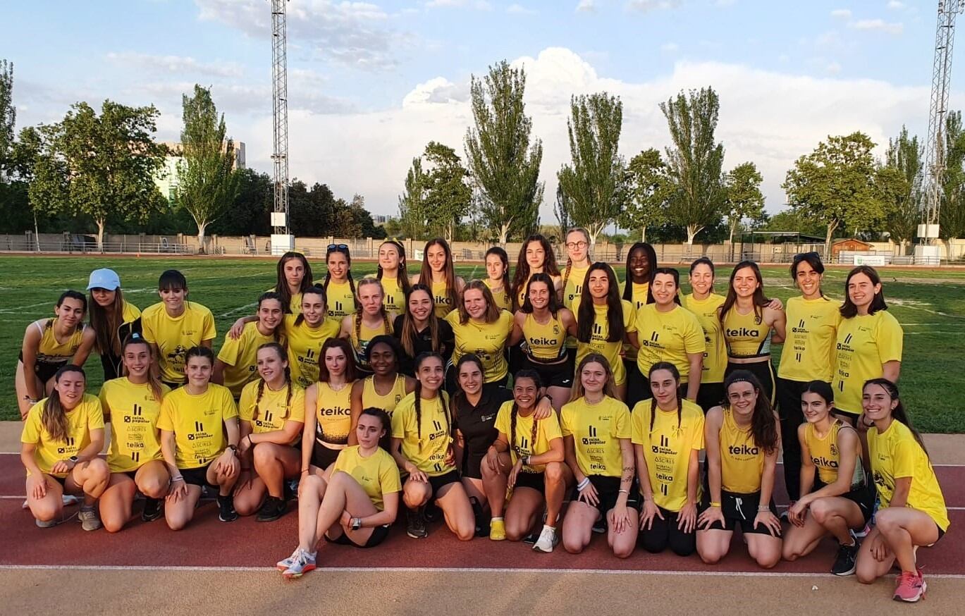 Las chicas del CA Safor Teika celebran la segunda plaza en Alcobendas