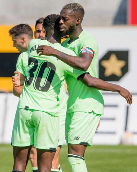 Iñaki y Nico Williams celebran el gol anotado por Iñaki ante el Dínamo de Kiev