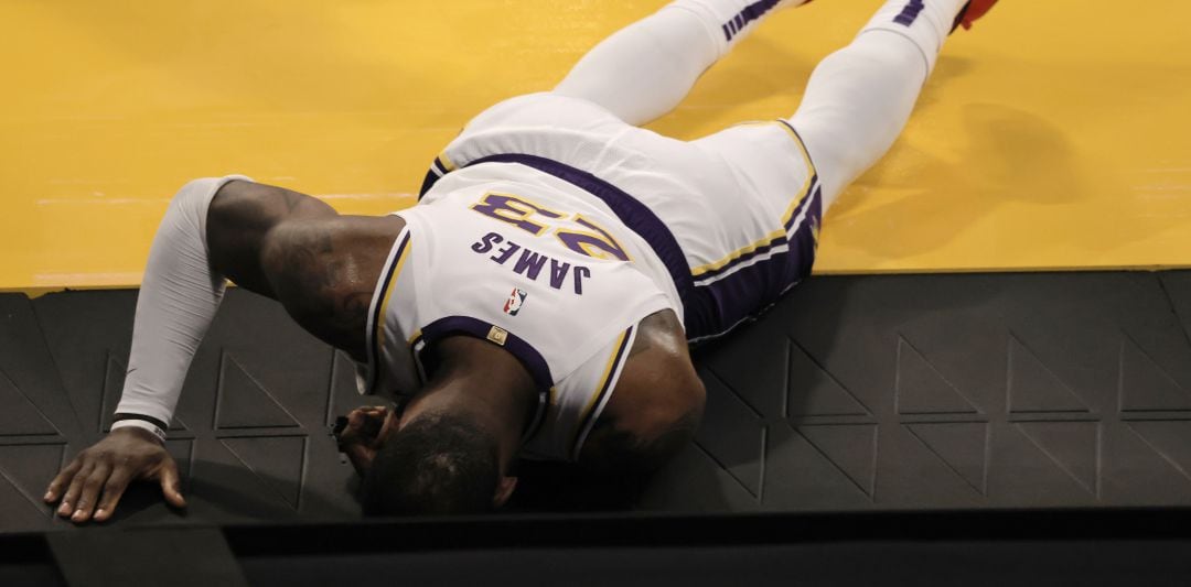 LeBron James, tras caer lesionado ante Atlanta Hawks