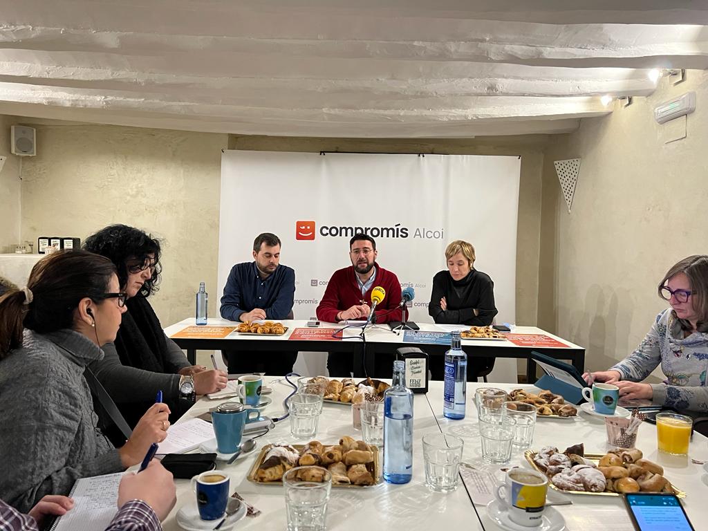 Desayuno navideño de Compromís con los periodistas de Alcoy