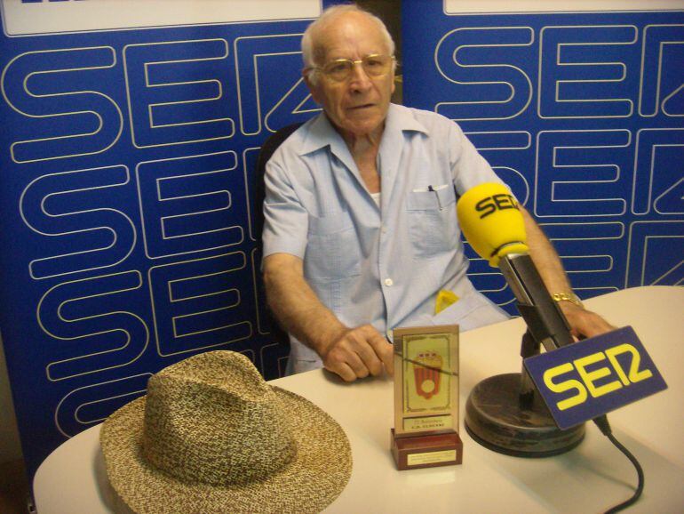 Luis Sogorb Deltell (D.E.P.) en una visita a Radio Elda-Cadena SER