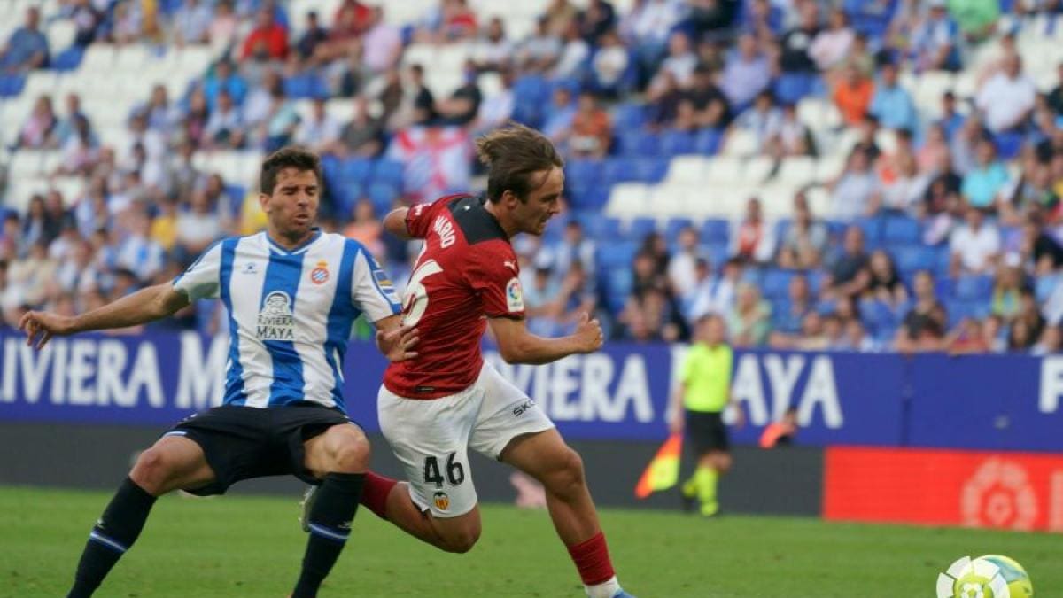 Valencia CF y RFEF pactan, no sin dificultades, que Mario Domínguez se incorpore con la selección española sub'19 después del partido contra el Getafe