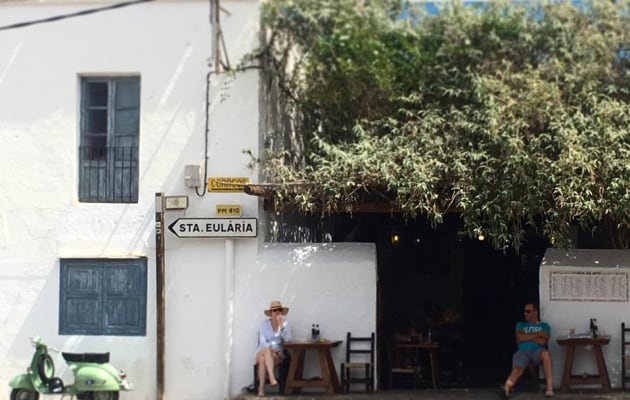 &#039;Casa Anita&#039; está en la carreta entre Sant Carles y Santa Eulária.