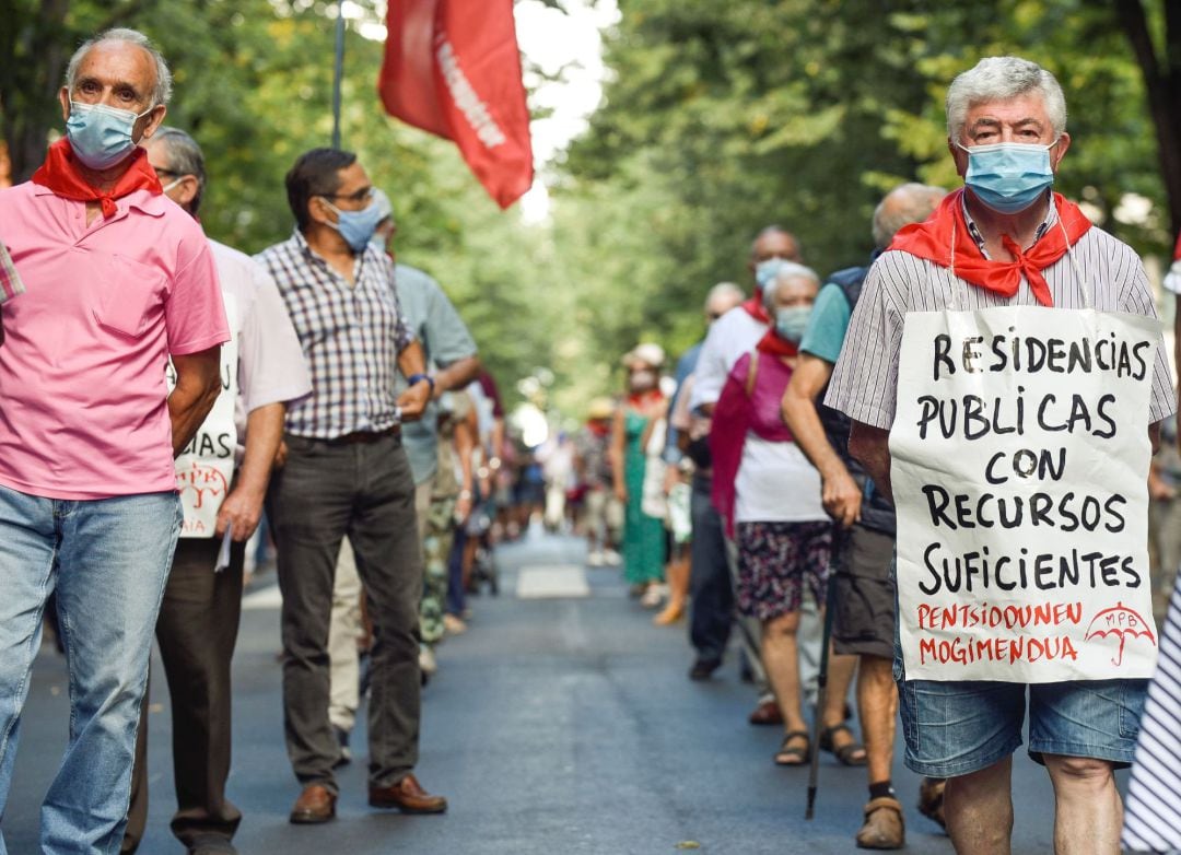 Manifestación de los pensionistas en Bilbao, cuando se cumple una semana de la aplicación de la emergencia sanitaria en Euskadi