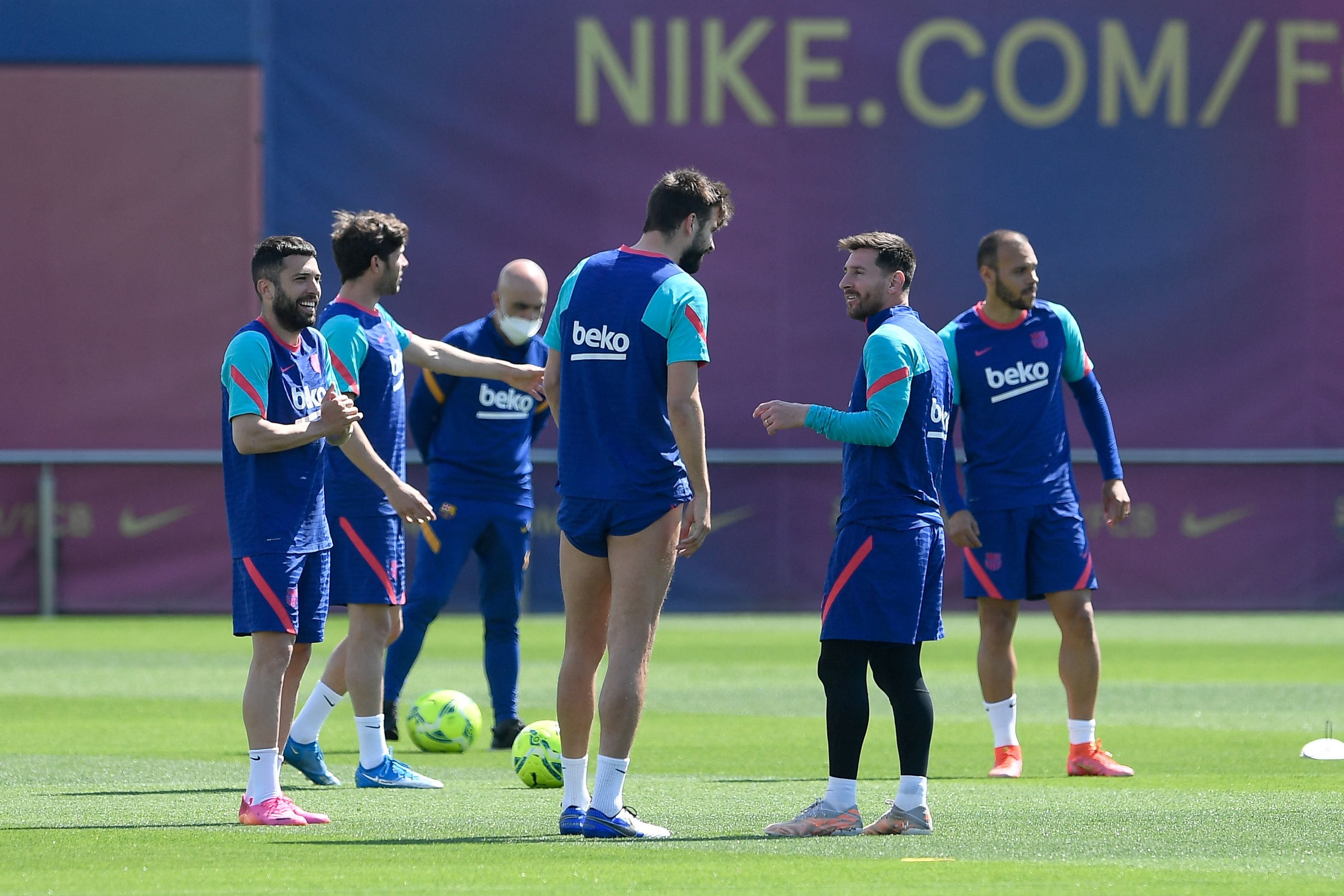 Piqué y Messi durante una sesión de entrenamiento