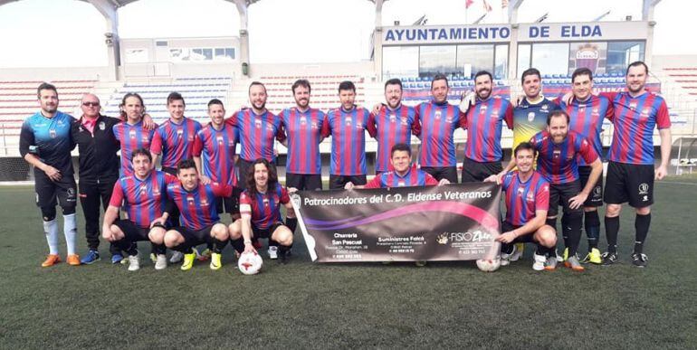 Los veteranos del Eldense empataron contra el líder