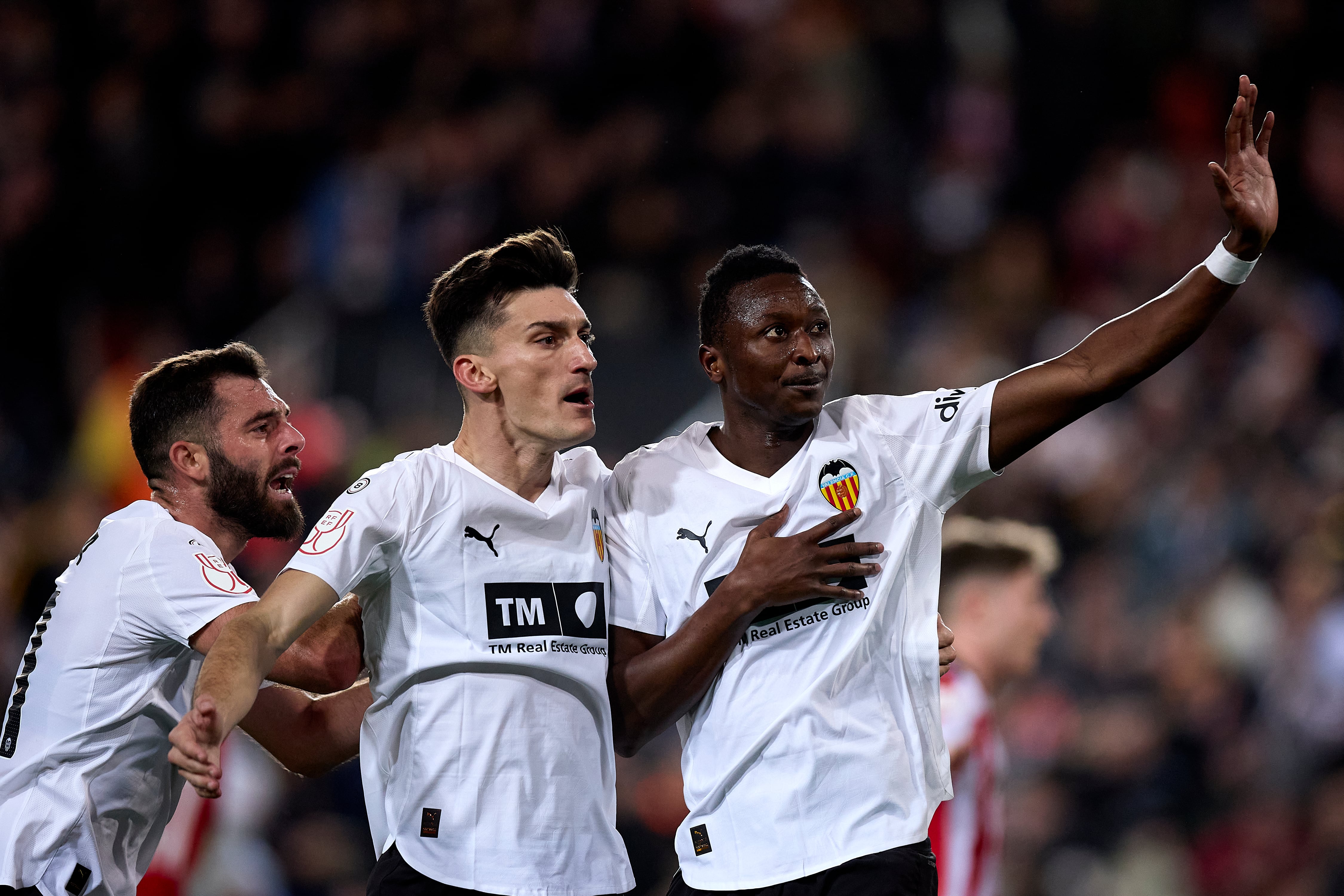 VALENCIA, SPAIN - FEBRUARY 04: Sadiq Umar of Valencia CF celebrates after scoring his team's first goal during the Copa Del Rey Quarter Final match between Valencia CF and Athletic Club at Estadio Mestalla on February 04, 2026 in Valencia, Spain. (Photo by Omar Arnau/Quality Sport Images/Getty Images)