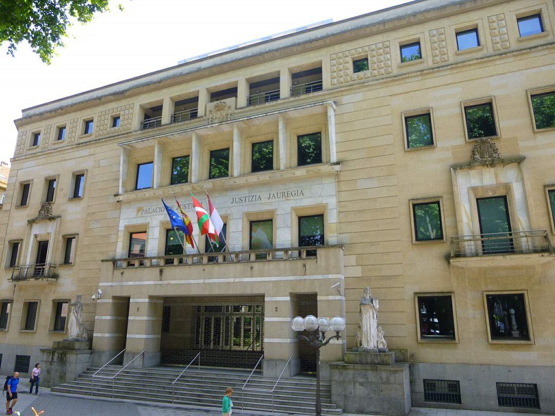 Exterior del Tribunal Superior de Justicia del País Vasco