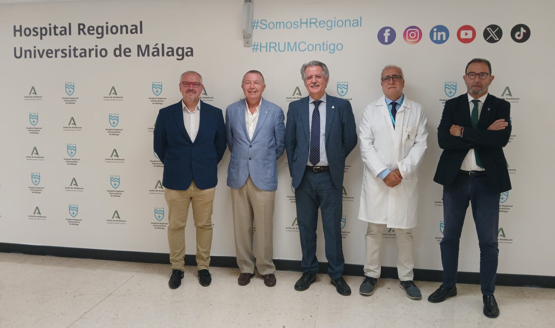 El delegado territorial de Salud, Carlos Bautista; el secretario general de Humanización de la Consejería de Salud; Francisco Javier Vázquez, coordinador del plan, Alfonso García, y el presidente del Colegio de Dentistas de Málaga, Lucas Bermudo / Junta de Andalucía