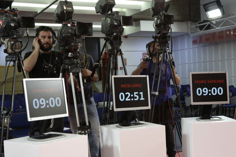 Fotografía facilitada por el PSOE de los preparativos del debate 