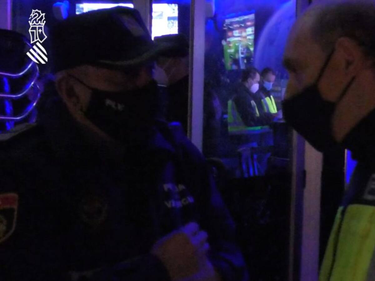 Desalojan dos pubs en València que triplicaban su aforo y no cumplían ninguna medida anticovid