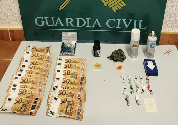 Dinero en metálico y drogas incautadas a un vecino de San Sebastián de los Reyes detenido en un coche compartido