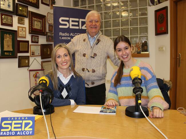 Patri Pérez, Mar Fernández y Paco Aznar en el estudio central de Radio Alcoy