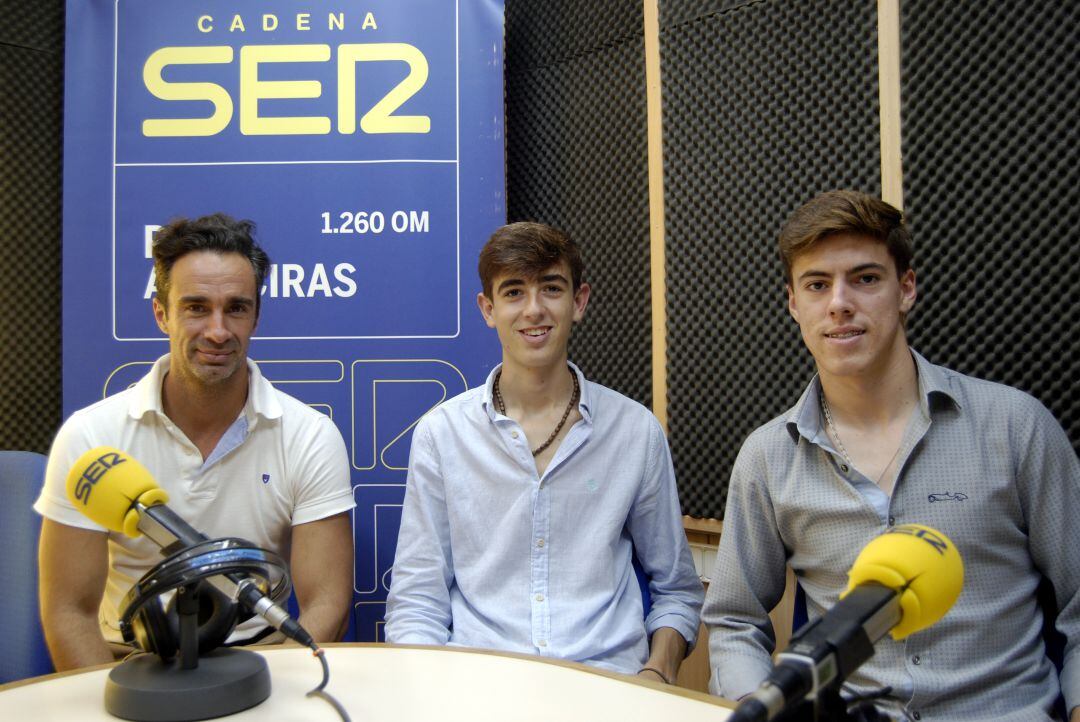 El director de la escuela Municipal de tauromaquia de Algeciras, Juan Repullo, y los alumnos José Luis Gómez y Francisco Fernández.