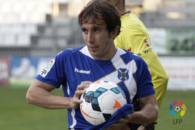 El lateral blanquiazul Raúl Cámara