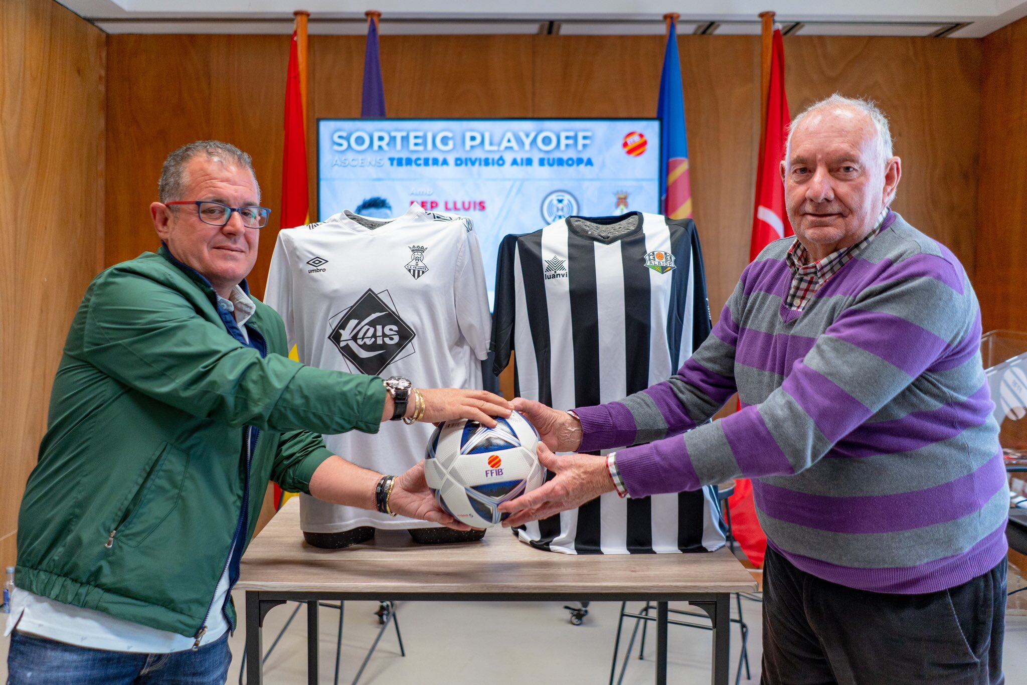 Els presidents del Felanitx, Paco Todríguez, i Alaior, Antoni Alzina, van representar als seus clubs al sorteig per l'ascens.