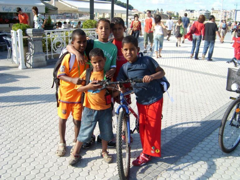 Niños saharauis en el Paseo de La Concha