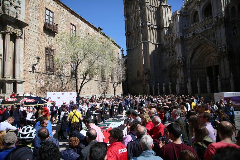 Gran afluencia de público en el Campeonato Internacional celebrado en la plaza del ayuntamiento en Toledo