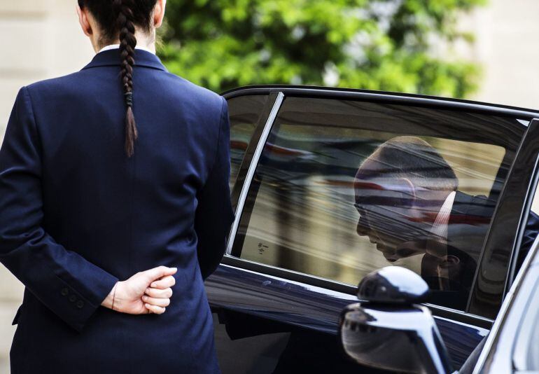 El ministro de Interior francés, Bernard Cazeneuve, a su llegada al consejo de seguridad que tenía lugar hoy en el Palacio Elíseo 