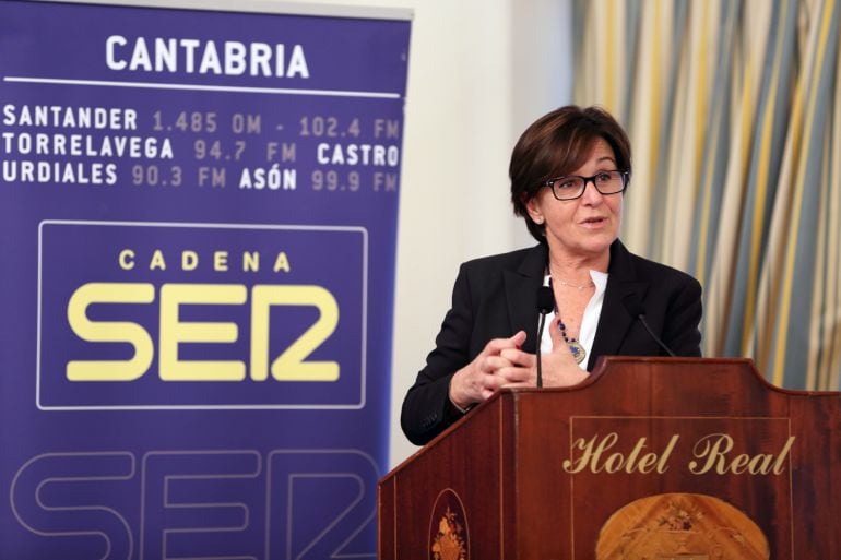 Dolores Gorostiaga, presidenta del Parlamento, en un momento de su intervención en Foro SER Cantabria 