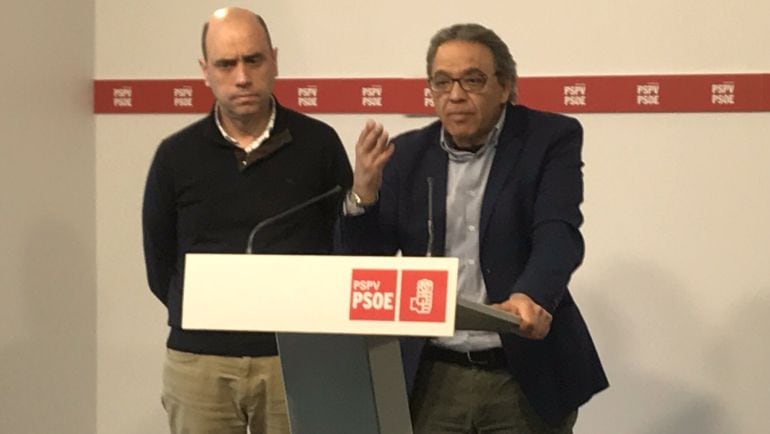 Gabriel Echávarri y Manolo Mana en la sede del PSPV en Valencia