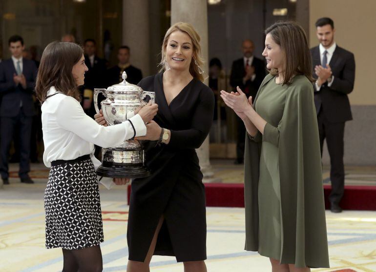 La reina Letizia,con la levantadora de peso Lidia Valentin y la palista Maialen Chourraut