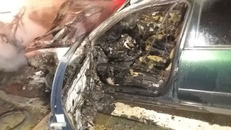 Estado en el que ha quedado el vehículo tras el incendio.