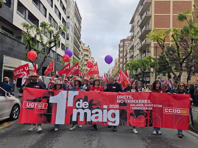 Momento en el que la manifestación parte desde el jardín de los sindicatos