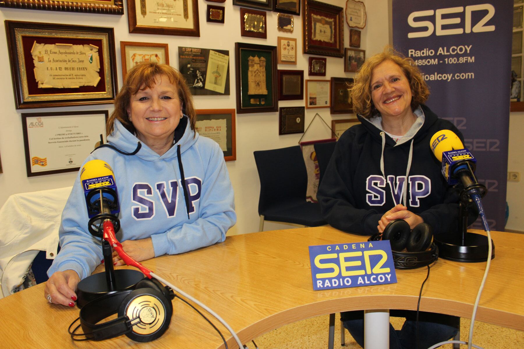 Pili Verdú, directora de Primaria, Infantil y l'escoleta; e Inma Cantó, directora de Secundaria y Ciclos Formativos, del colegio San Vicente de Paúl de Alcoy.