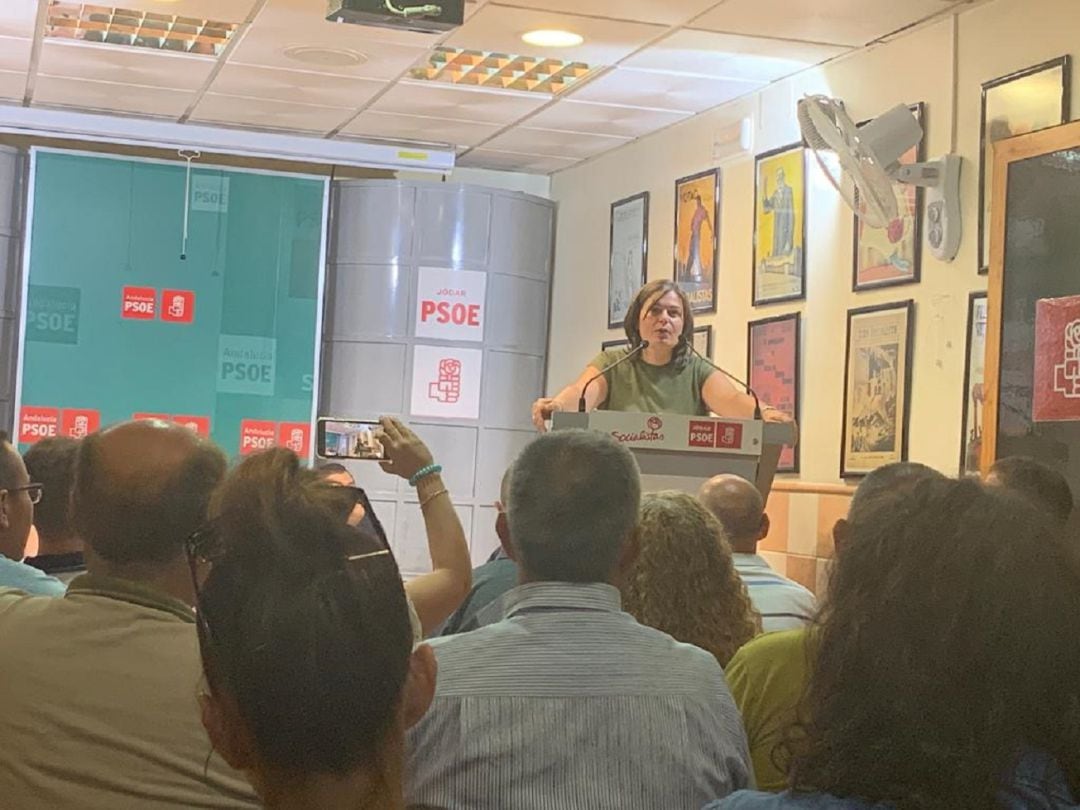 Momento de la intervención de M ª Teresa García en la asamblea del PSOE