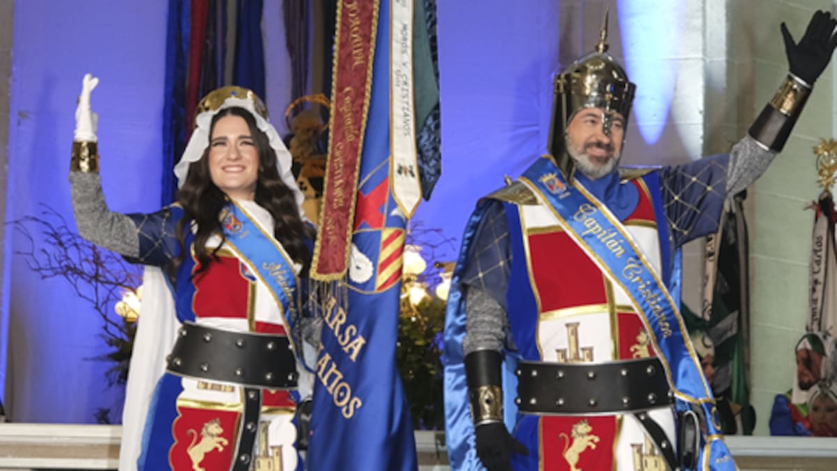 Entrevista | Erika y Andrés, abanderada y capitán de la comparsa Cristianos de Elda.