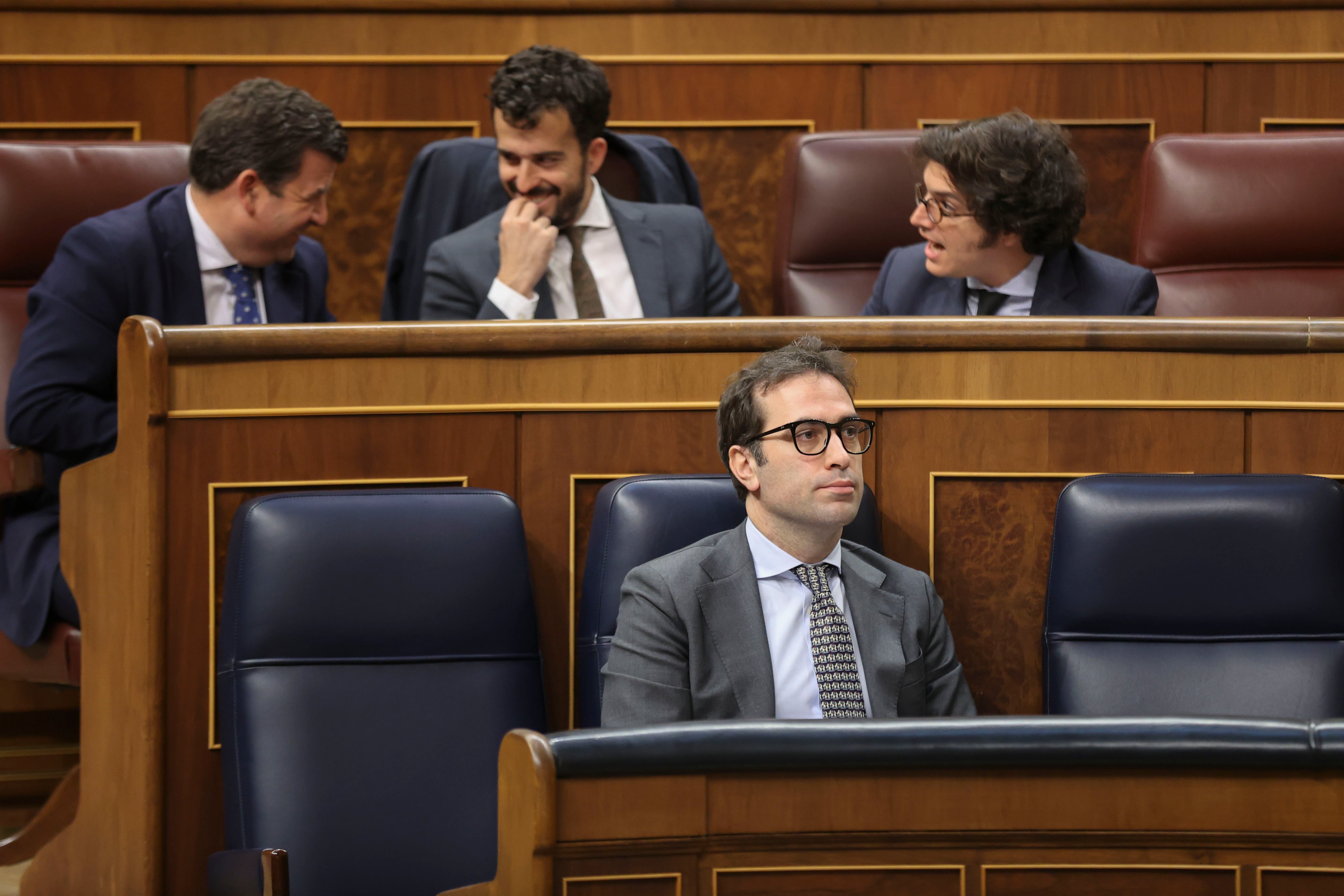 El ministro de Economía, Carlos Cuerpo, durante el pleno en el Congreso de los Diputados, este jueves. EFE/ Víctor Lerena