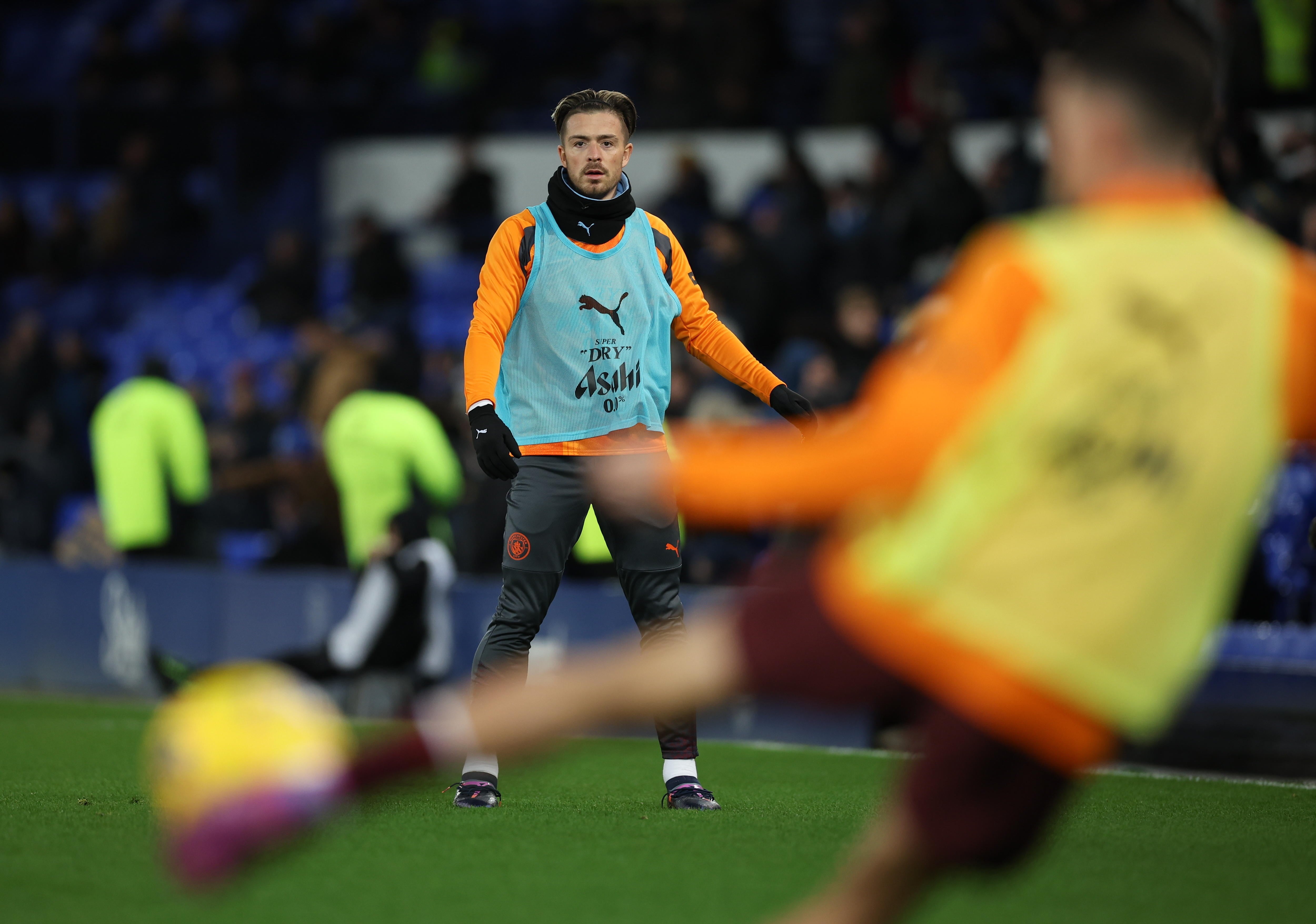 Jack Grealish entrena antes de un partido del Manchester City