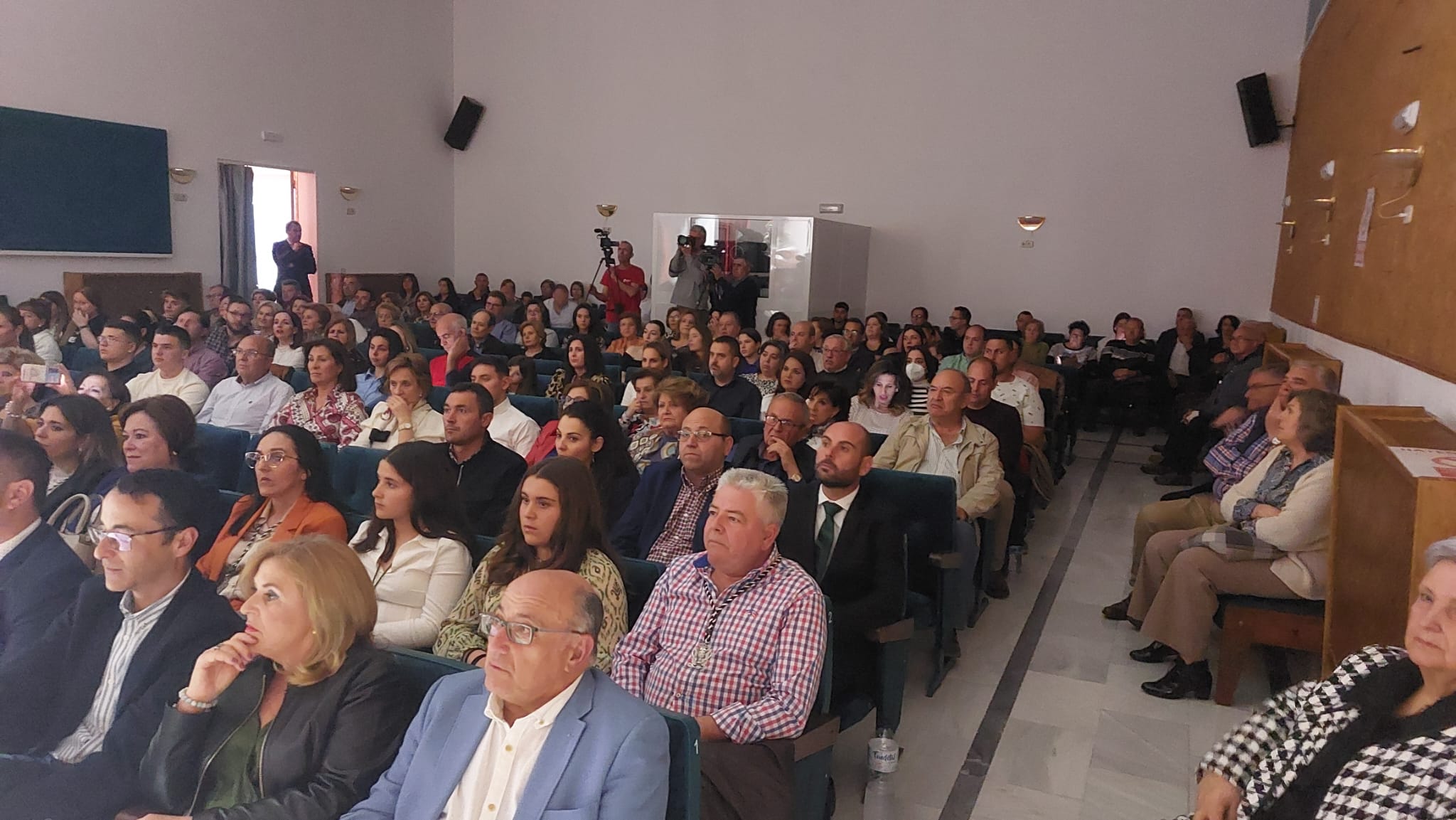 Aspecto que presentaba el Salón de Actos de la Casa de la Cultura durante el Pregón de la Semana Santa de Jódar 2023