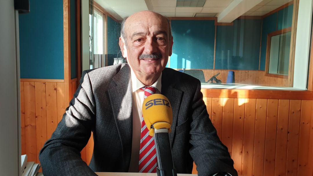 José María Mazón en el estudio de Radio Santander