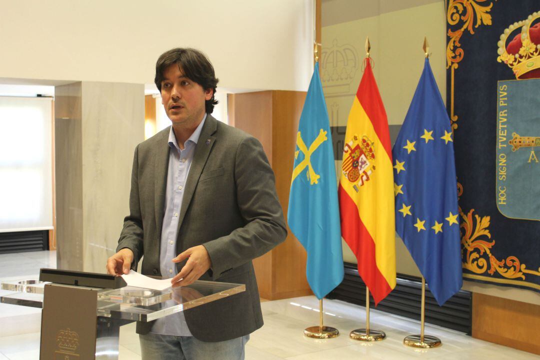 El consejero de Ciencia, Borja Sánchez, espera la colaboración de las empresas en condiciones de fabricar los respiradores.