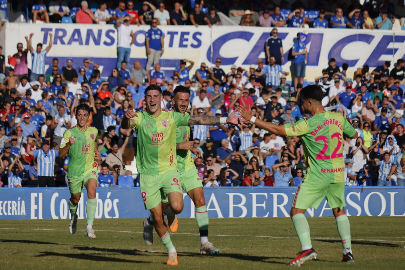 Roberto en la celebración de su gol decisivo contra el Linares