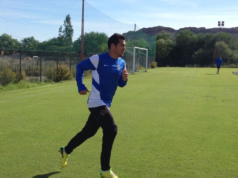 Rafael Ramos &quot;Rafita&quot;, jugador del Hércules CF, corriendo en las instalaciones de Fontcalent