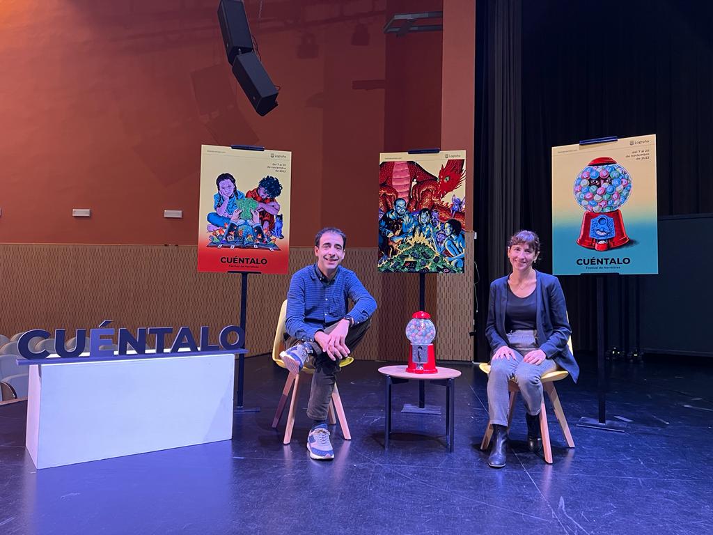 La concejala de cultura, Mamen Urquía, y el director de Cuéntalo, Juan Calvo, en la presentación del festival