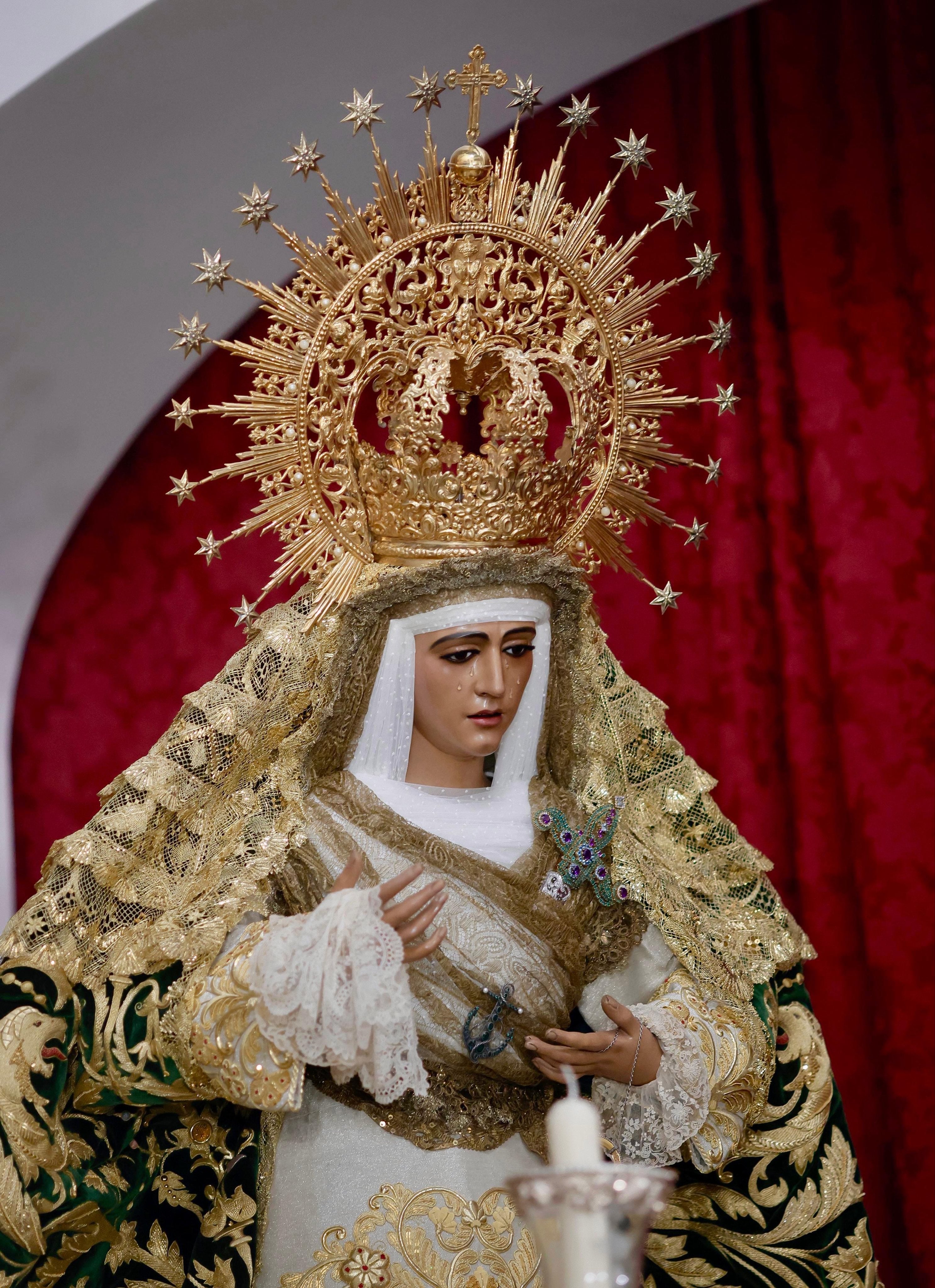 La Esperanza de Triana, preparada para su traslado de este miércoles a la Parroquia de San Jacinto