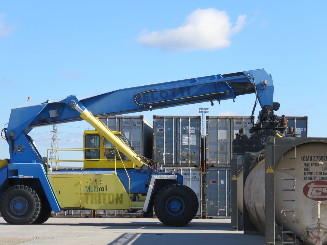 Triton de la empresa Multirail operando en la Estación de Mercancías del Higuerón 