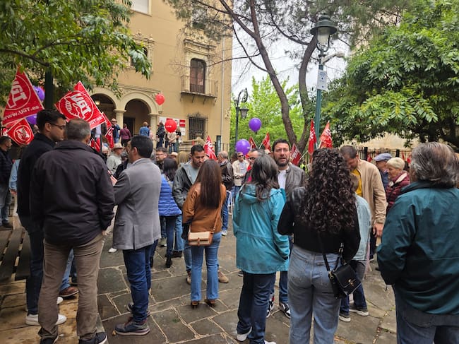 Numerosos representantes de los socialistas, de Compromís o Guanyar han estado en esta manifestación