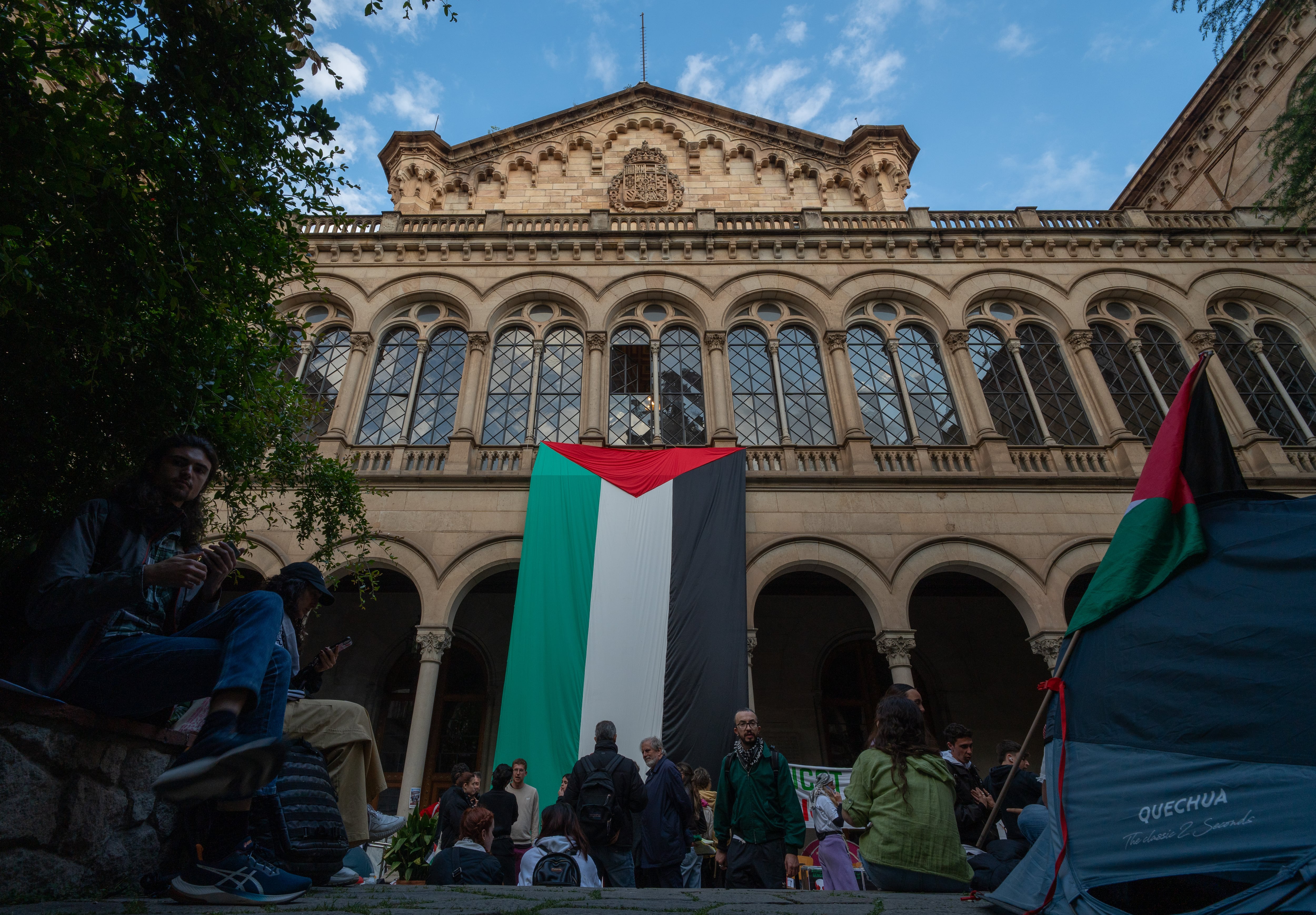 Imatge d&#039;arxiu: bandera de Palestina a la Universitat de Barcelona