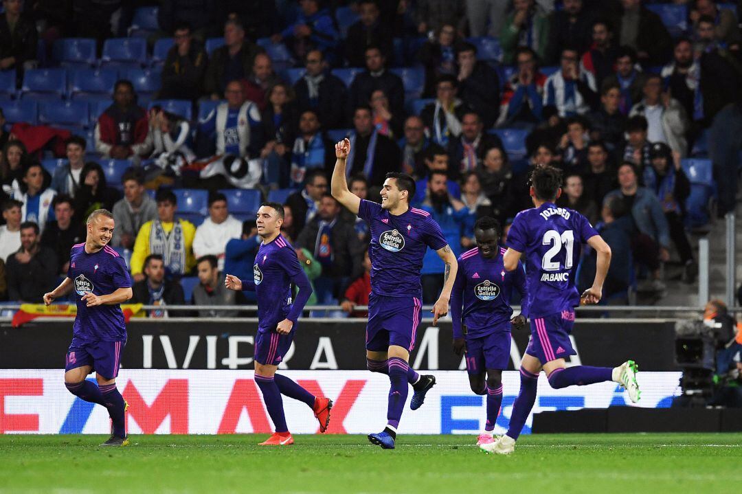 Los jugadores del Celta celebran el gol de Maxi en el RCDE Stadium