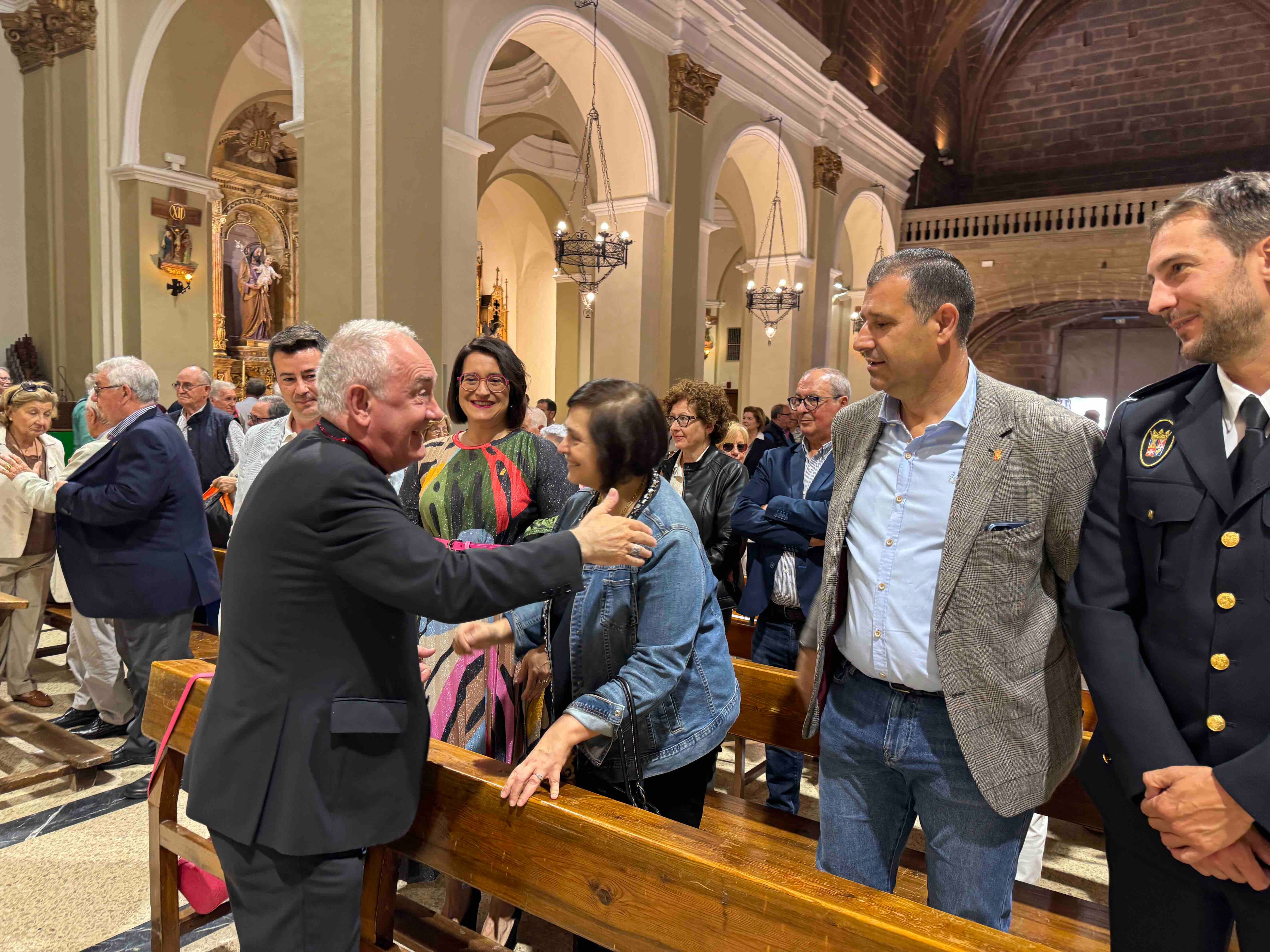 El Obispo de la Diócesis Barbastro-Monzón, Ángel Pérez, saludó a los asistentes. Foto: Ayuntamiento de Binéfar