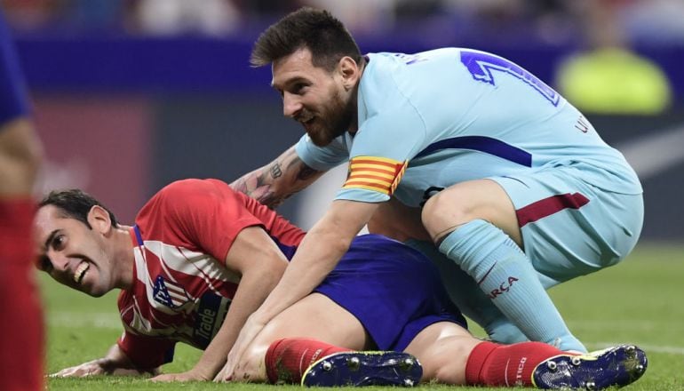 Messi y Godín, durante un instante del partido de ida entre Atlético y FC Barcelona