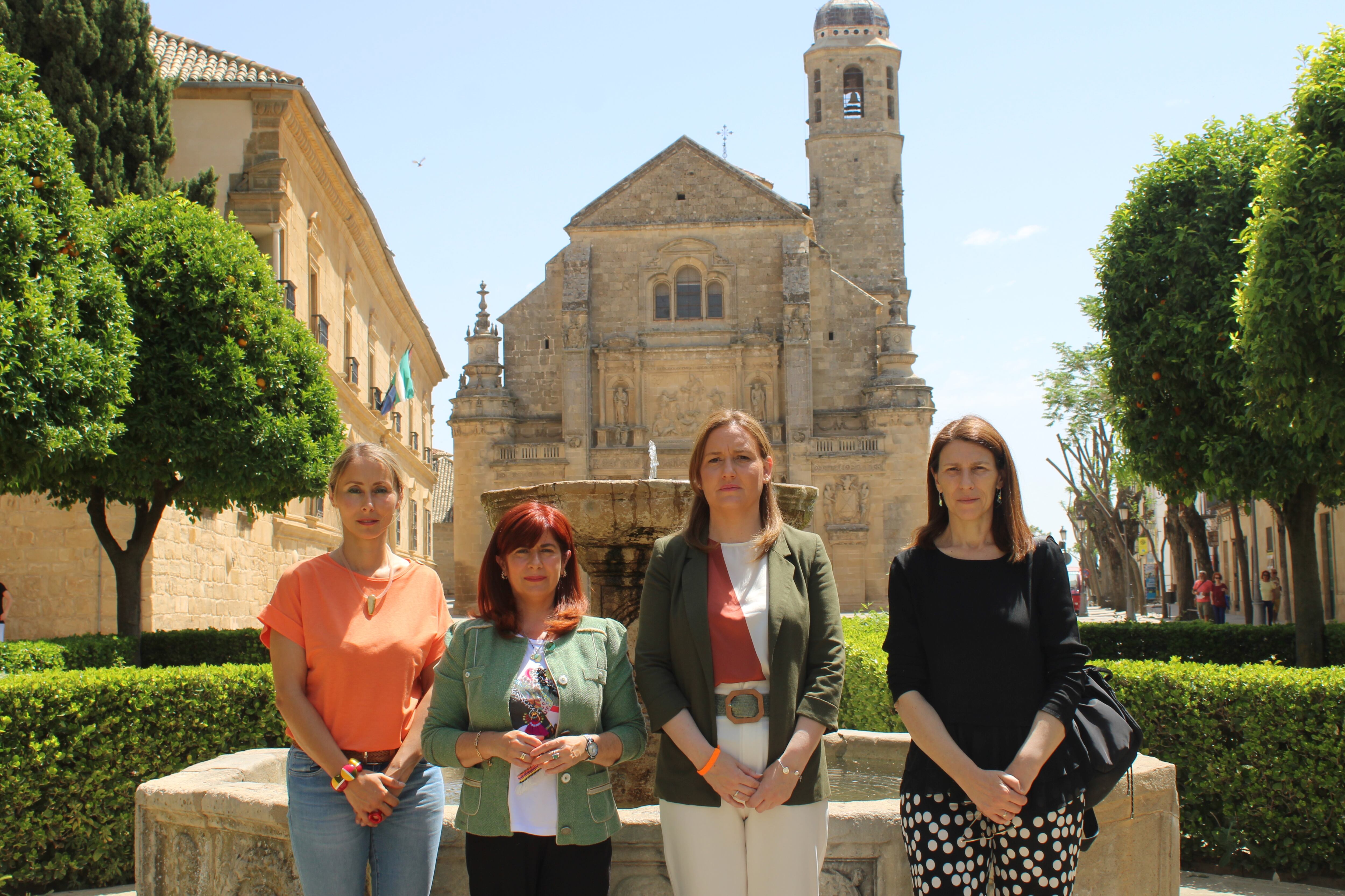 La alcaldesa de Úbeda, Toni Olivares, y la directora general de Calidad, Innovación y Fomento del Turismo en Andalucía, Marian Adán
