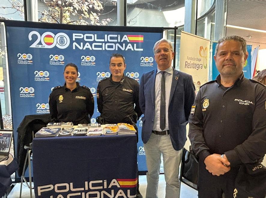 La Policía Nacional, presente en la IX Feria de Empleo y Emprendimiento