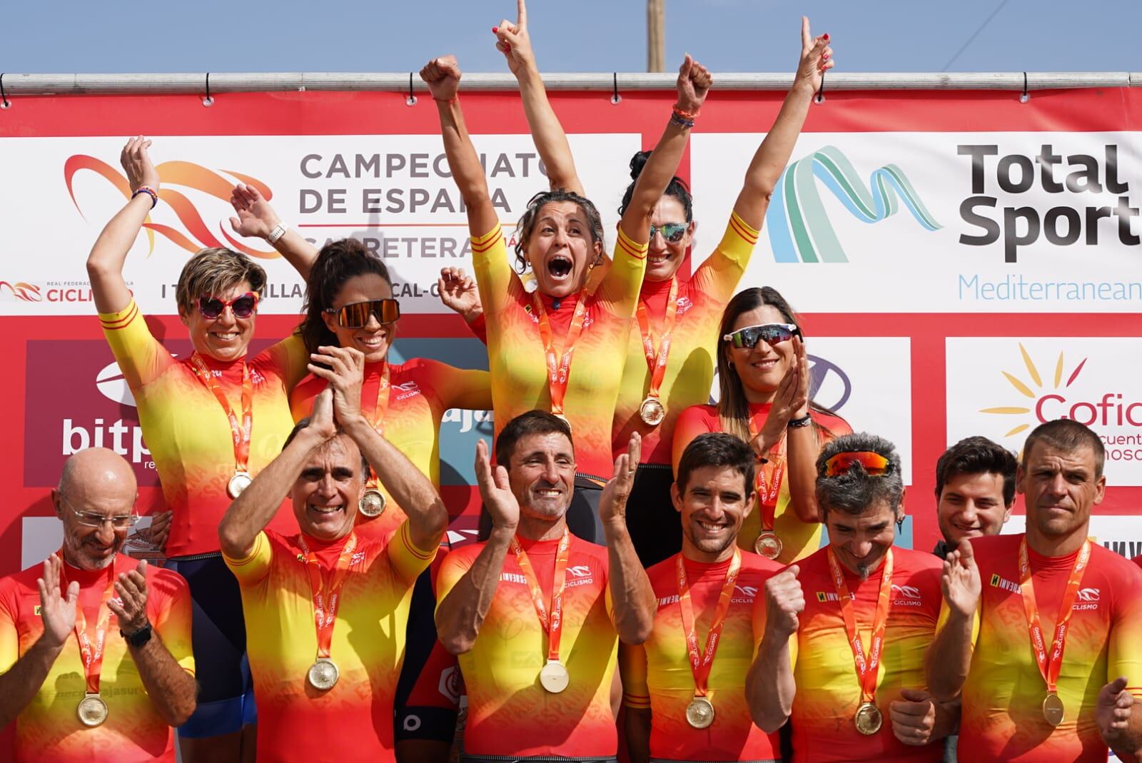 Felicidad subidos al podio nacional.